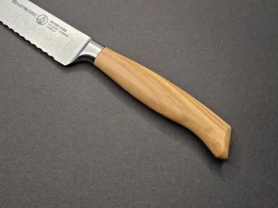 Messermeister Oliva Luxe kenyérvágó kés 22 cm | Knives Studio
