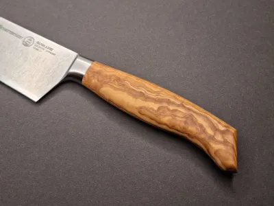 Messermeister Oliva Luxe kokkiveitsi 23 cm [esittelykappale] | Knives Studio